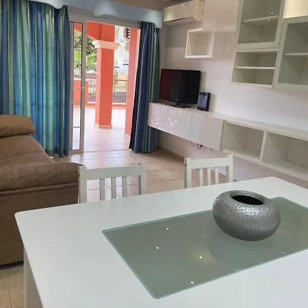 Parque Paraiso, Cristianos Apartman *